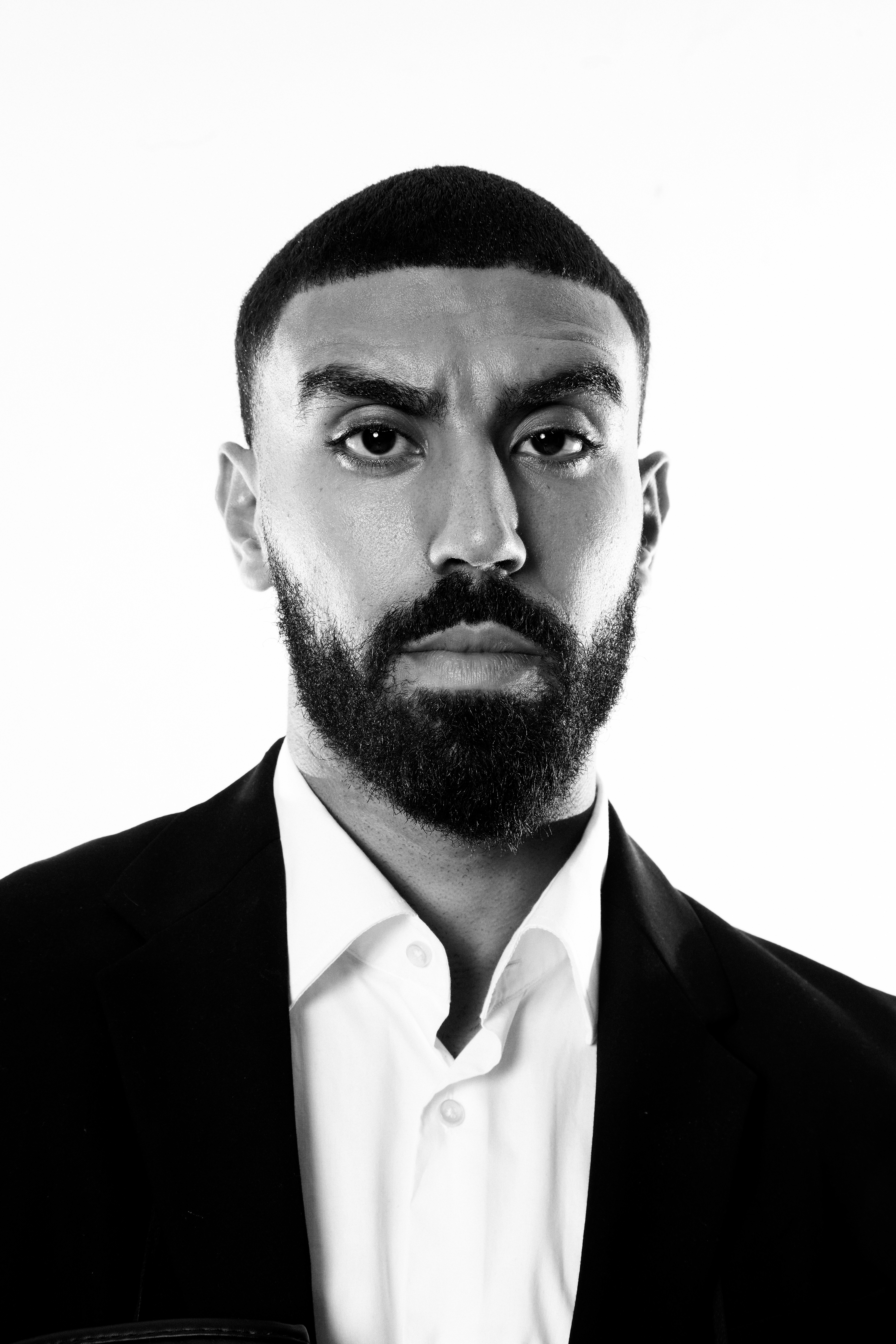 Photoshoot de Djibril Sahih, image noir et blanc 1
